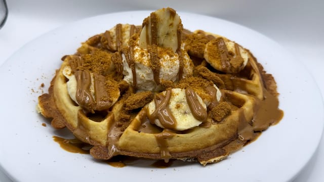 Banana Biscoff Waffle.